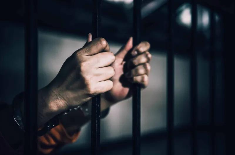Mató a golpes a su bebé de 39 días e intentó quitarse la vida en la cárcel