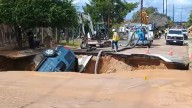 Arreglan fuga de agua y reparan socavón que se tragó camioneta en Laredo
