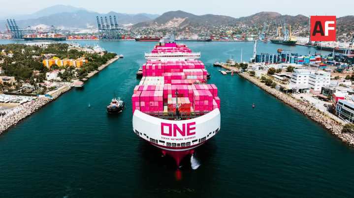Puerto de Manzanillo rompe récord histórico de movimiento de contenedores en agosto