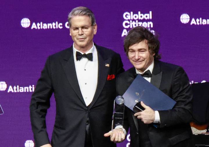 El abrazo con Lamelas y la dedicatoria a Trump y Bessent. La intimidad de la noche de Milei en la gala de los Atlantic Council Global Citizen Awards