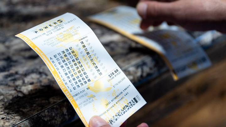 Powerball jackpot jumps to $1.8B; now second