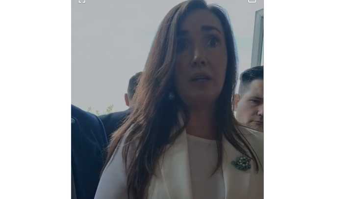 El tenso momento que vivió la vicepresidenta en Pilar con familiares de trabajadores despedidos de ILVA