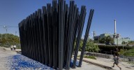 Los fusilados del Camp de la Bota ya tienen un "cepillo" de hierro para que nadie los olvide