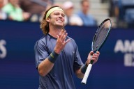 Naomi Osaka and Iga Swiatek roll into the quarterfinals at the US Open