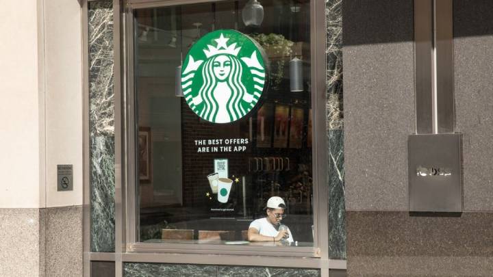 Over a dozen Boston Starbucks locations to close this weekend
