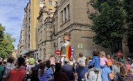 VÍDEO | Miles de personas arropan a los Gigantes de Pamplona en su esperado regreso a las calles