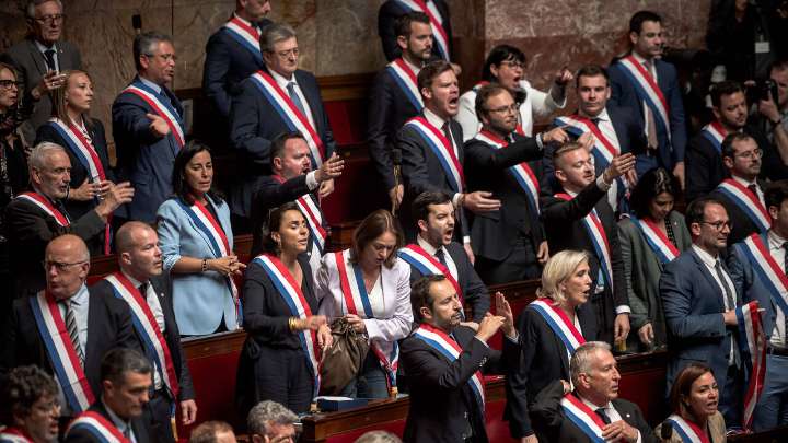 Bond vigilantes take aim at France