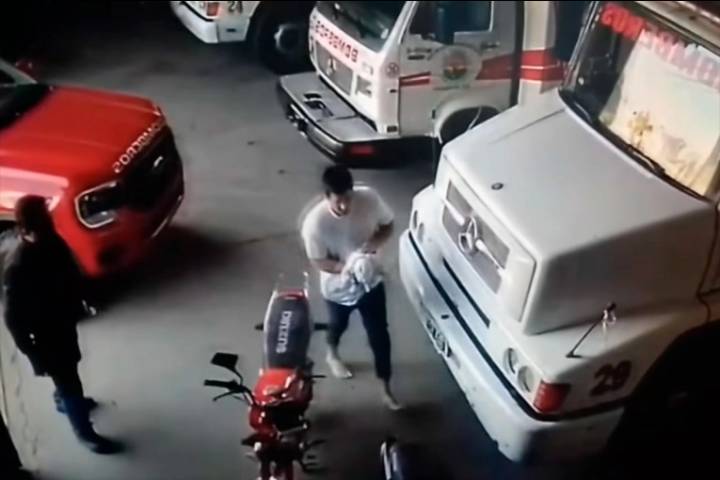 Bomberos entrerrianos salvaron a un recién nacido que se había ahogado: dramático video
