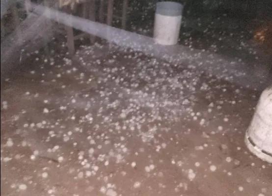 Una fuerte tormenta de granizo asustó y azotó varias zonas de Rivadavia Banda Norte