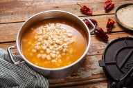 Por qué ponerle cal al maíz del pozole