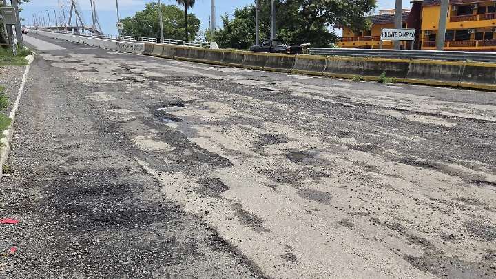 Carretera del Puente Tampico en deplorables condiciones; “ahuyenta a turistas de los restaurantes”