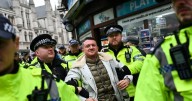 Tommy Robinson, el rostro de la extrema derecha británica que agita el rechazo contra los musulmanes