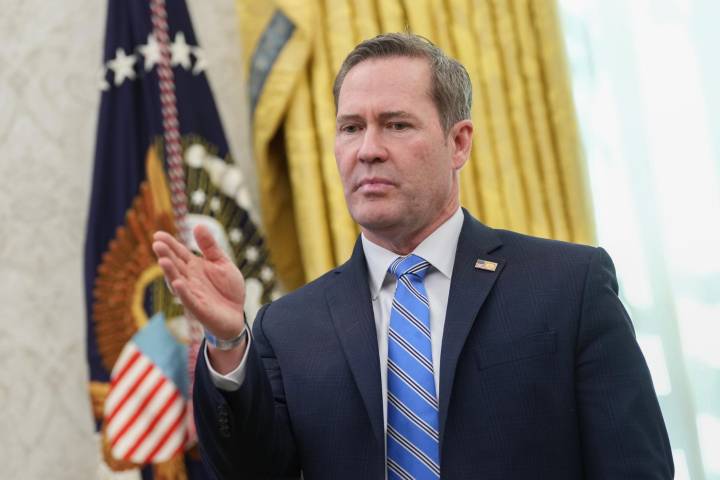 El Senado de EE.UU. confirma a Mike Waltz como embajador ante la ONU, previo a la cumbre