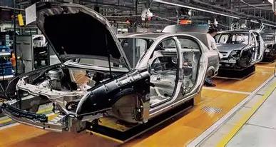 Advierten de recortes a empleos en la industria de la manufactura por incertidumbre en aranceles
