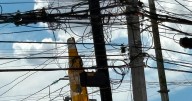 Municipio busca con “cableras” reordenar las telarañas que están por toda la ciudad