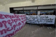 Madres logran destitución de director acusado por acoso laboral y sexual en Playa del Carmen