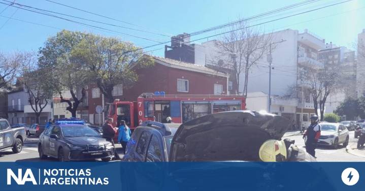 Tres heridos por el choque entre un auto y una camioneta en Flores