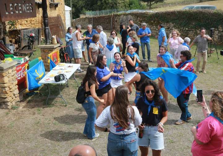 «Nos gustaría que la reina se probase una careta de sidro»