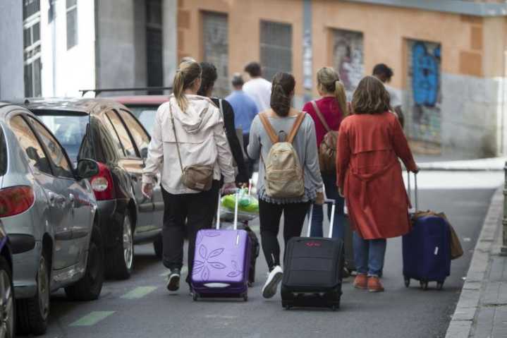 La justicia confirma las resoluciones de Consumo para retirar anuncios de pisos turísticos ilegales en Airbnb