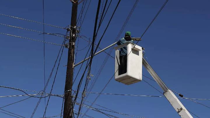 Ayuntamiento entrega a una misma empresa los dos contratos para adquirir 18 mil luminarias
