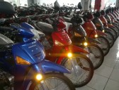 El patrón del bien: Regala motos 0km a sus empleados
