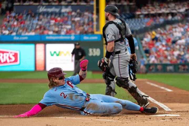 Phillies beat Miami 1-0, eliminating the Marlins from the wild