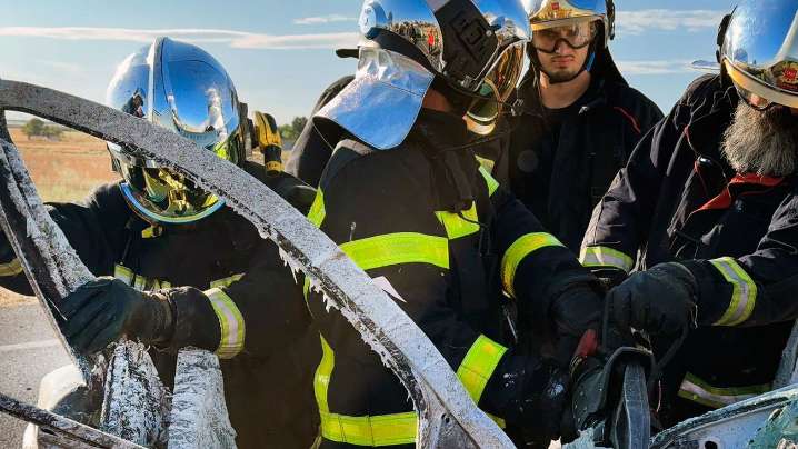 Muere el conductor de una furgoneta en un choque frontal con un camión en la M