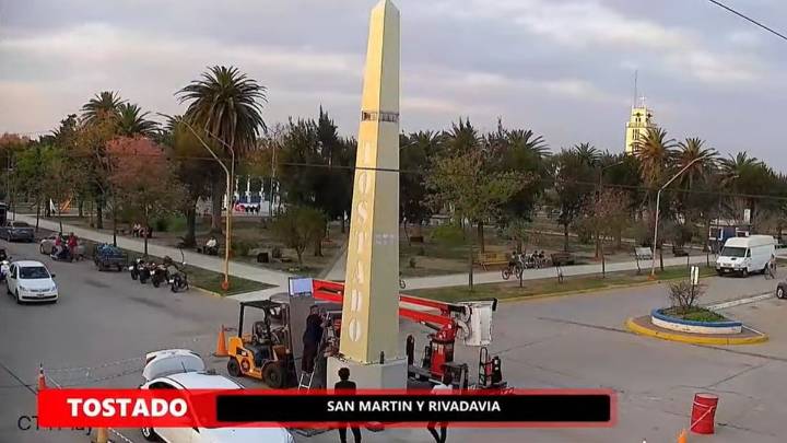 Inauguran un mini obelisco en Tostado: innovación y colaboración en una esquina emblemática