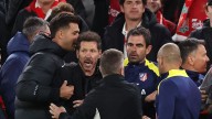 Simeone, expulsado tras encararse con un aficionado del Liverpool al que acusó de hacerle una peineta