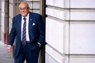 Exalcalde de NY Giuliani sale del hospital tras accidente
