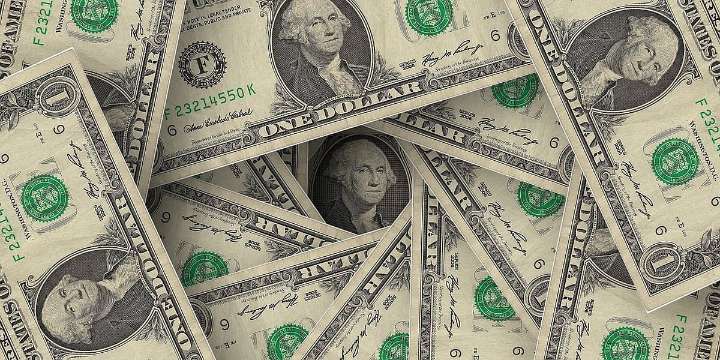 Forex Reserves Fall To $702.57 Billion, Snapping Three