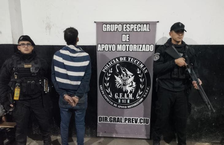 Lo vieron por cámaras de monitoreo tratando de abrir puertas de casas y autos