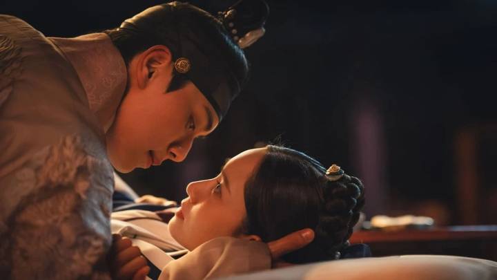 Lee Chae Min’s admiration for YoonA at Bon Appétit, Your Majesty party moves fans, many...