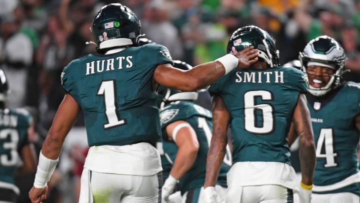 Eagles QB Jalen Hurts drops another bar about DeVonta Smith returning from injury