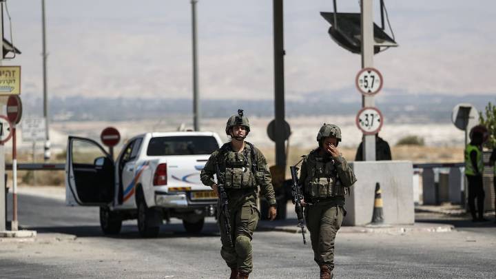Al menos dos muertos en un ataque en un cruce fronterizo controlado por Israel entre Jordania y Cisjordania