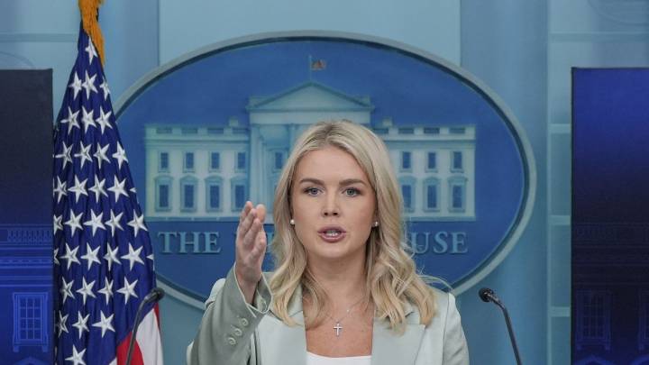 White House would support handwriting expert to review if signature on Epstein birthday message is Trump's
