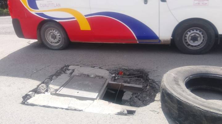 Delfina ofrece disculpas por baches: caos vial y daños a unidades
