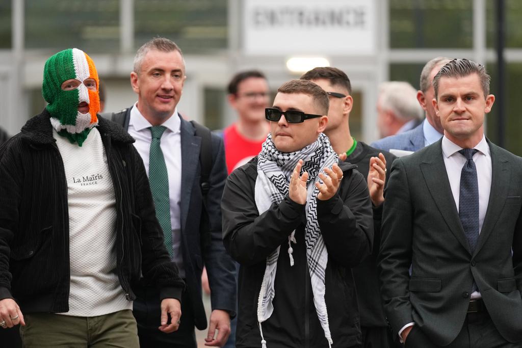 Court throws out charge against member of Kneecap
