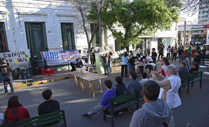 Jornada en el Colegio de la UNLPam por la educación: “Esto también afecta a estudiantes”