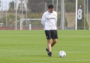 Amadou y Curbelo se suman a las bajas de Loum y Bernal en el Sporting de Gijón