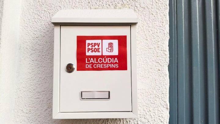 El PSPV de l'Alcúdia de Crespins instala un buzón en su Casa del Pueblo para escuchar a la ciudadanía