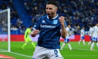 Racing aprovechó el hombre de más y pegó primero en la serie ante Vélez