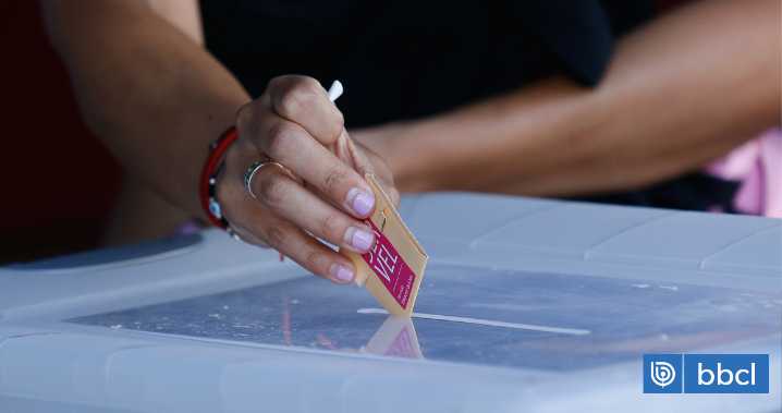 Avanza reforma que aumenta requisitos al voto extranjero: se votaría junto a la multa por no sufragar
