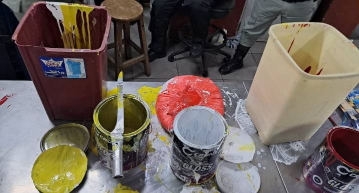 En latas de pintura metían cocaína al penal de Huancayo
