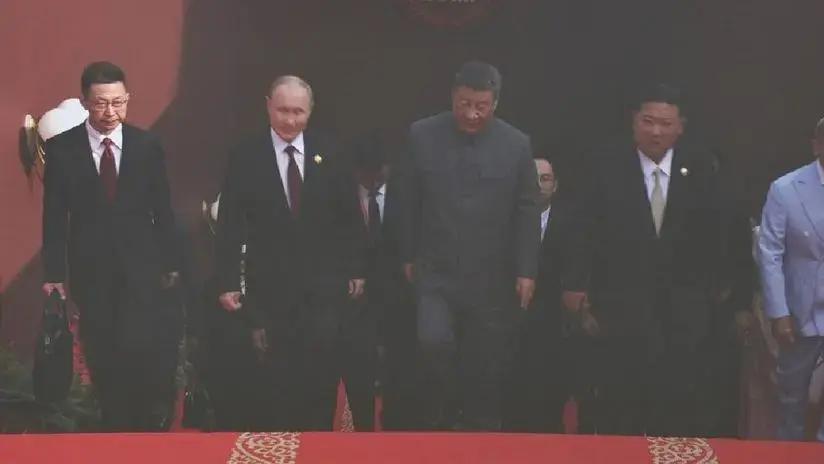 Las imágenes de Xi jinping, Vladímir Putin y Kim Jong-un juntos en el inicio del desfile militar en China [FOTOS]