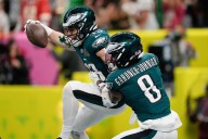 Former Philadelphia Eagles star trades barbs with Baker Mayfield