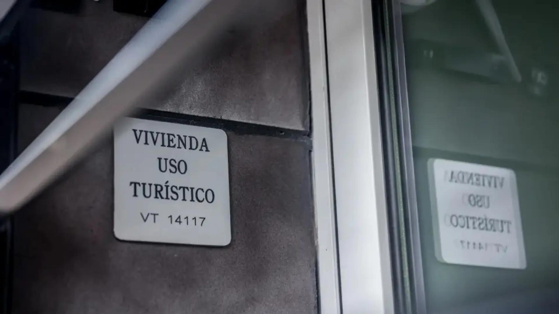 Golpe a Airbnb: la Justicia le ordena retirar 34.728 anuncios de pisos turísticos en Madrid