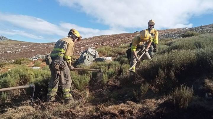 Los fuegos de Castilla y León se estabilizan sin llama y solo Porto corre riesgo de reproducción
