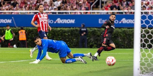 Chivas cae goleado por Toluca en el Akron