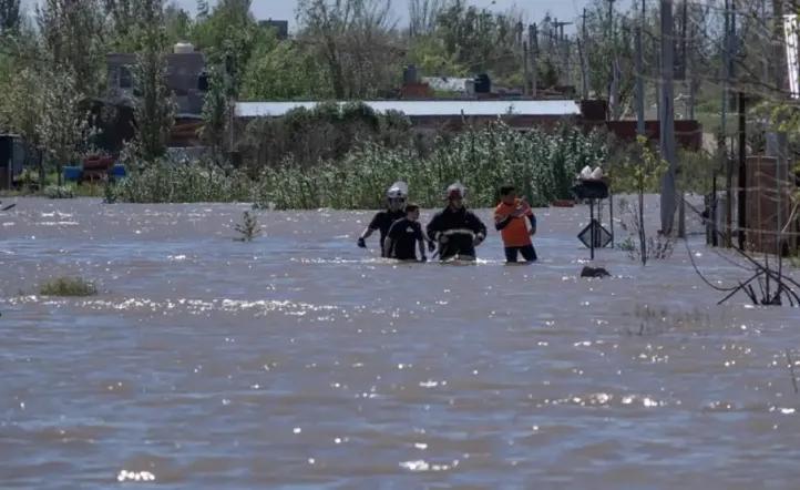 Tragedia de Bahía Blanca: el Gobierno redujo a la mitad el Fondo de Ayuda por las inundaciones